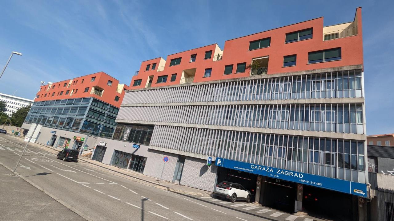 Downtown Fiume, Underground Garage Within The Property Екстериор снимка
