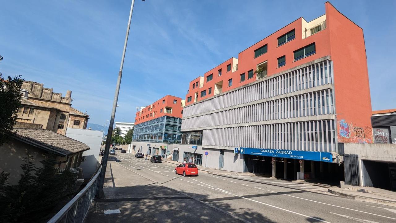 Downtown Fiume, Underground Garage Within The Property Екстериор снимка