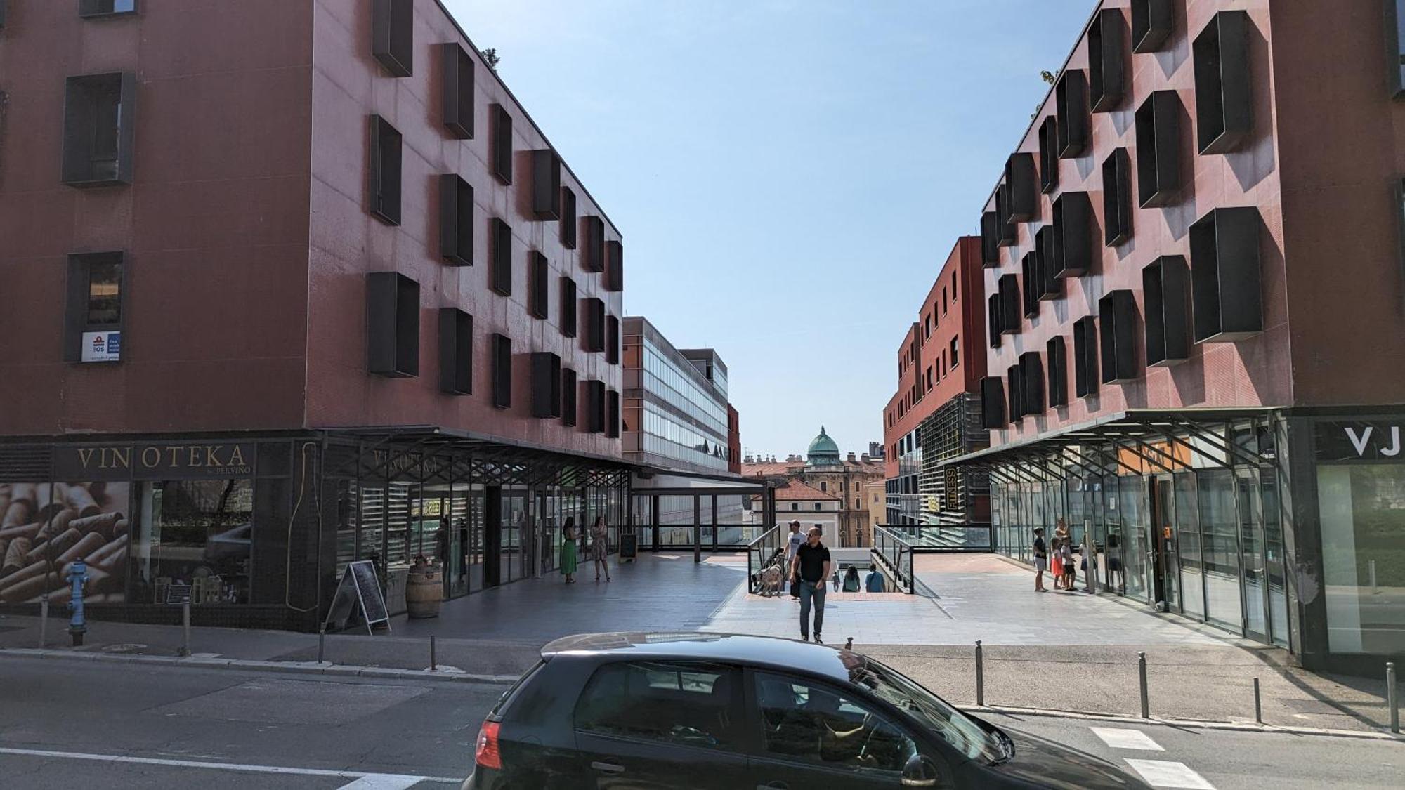Downtown Fiume, Underground Garage Within The Property Екстериор снимка